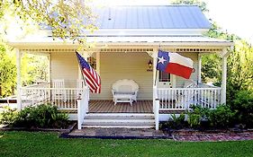 Circa 1900 - Historic - Romantic - Private - Pond - Fenced Yard - The Cottage At Chappell Hill